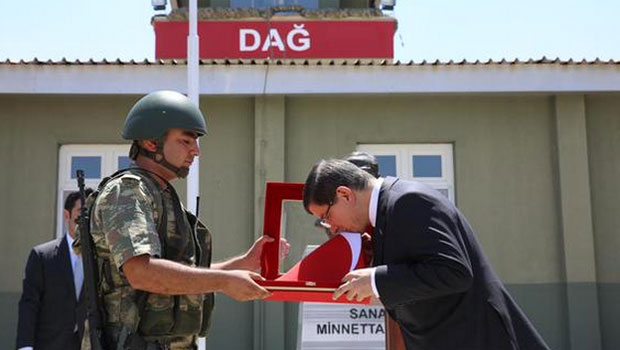 Başbakan Davutoğlu, Dağ Hudut Karakolu’nda incelemelerde bulundu
