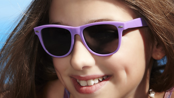 Çocuklar güneş gözlüğü takmalı mı?