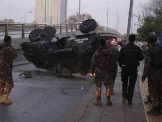 Vanda zırhlı polis aracı takla attı