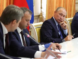 Rus bakanın domuz eti gafı Putini zor durumda bıraktı