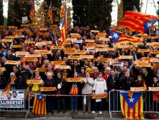 Barselonada tutuklu Katalan siyasiler için gösteri