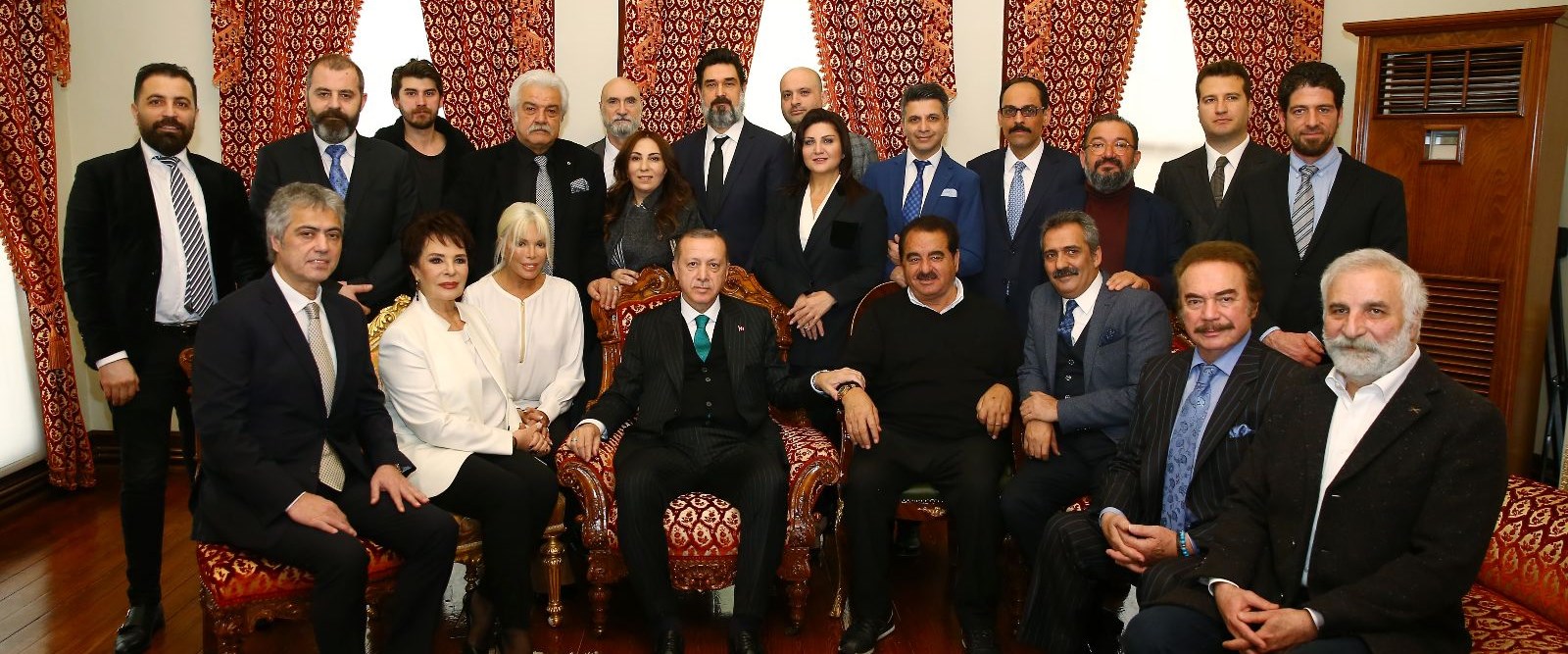 Sanatçılar Cumhurbaşkanı Erdoğan’ın doğum gününü kutladı