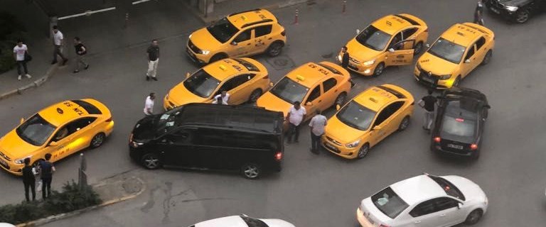 Uber şoförlerini tehdit ettikleri iddia edilen taksiciler gözaltına alındı