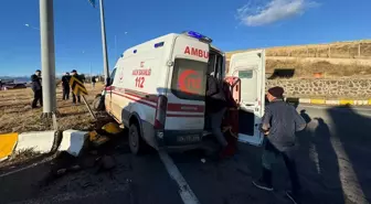 Ağrı’da Ambulans ile Kamyonet Çarpıştı: 7 Yaralı