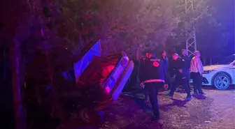 Osmaniye’de ağaca çarpan otomobildeki 3 kişi yaralandı