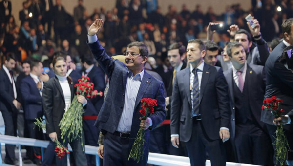 Davutoğlu: Sizler dimdik durdukça AK Parti davası ilelebet hak yolda yürüyecektir