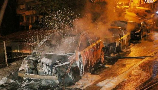 İstanbul’da park halindeki 6 araç kundaklandı