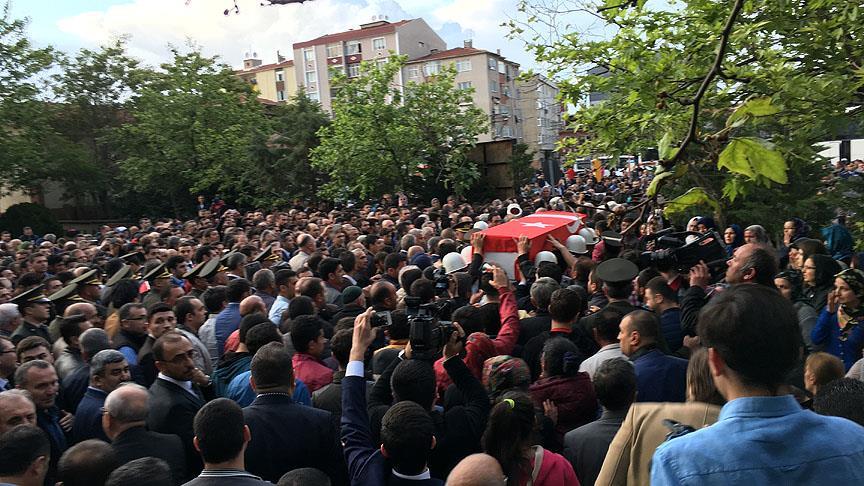 Bitlis’te şehit olan asker toprağa verildi