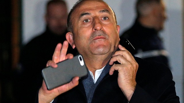 Gazete ilanıyla Çavuşoğlu’ndan özür diledi