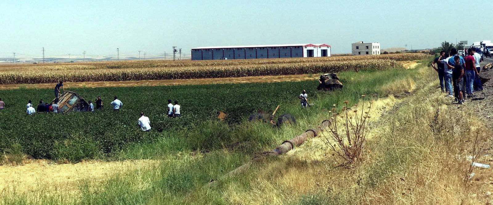 Askeri araçların geçişi sırasında patlama 2 sivil hayatını kaybetti