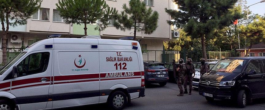 Ataköy’de binadan parka ateş açıldı: 2 yaralı