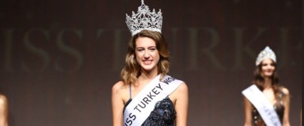 Miss Turkey 2017 birincisi Itır Esen'in tacı geri alındı
