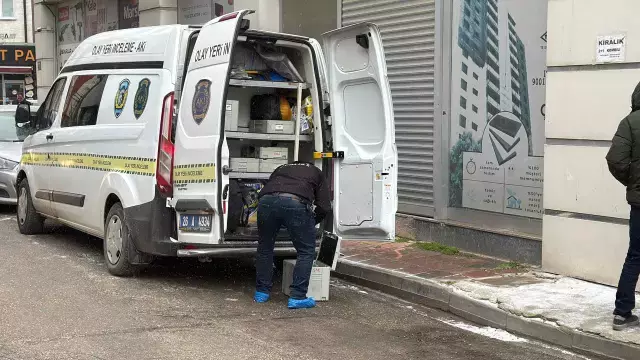 Korkun&ccedil; olay! 7'nci kattan atladı, evinde ceset bulundu