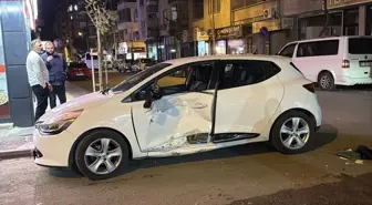 Mersin’de otomobille çarpışan motosikletteki 2 kişi yaralandı