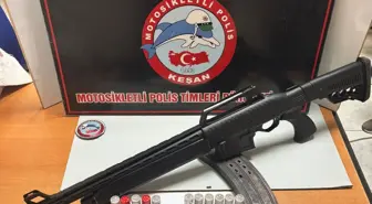 Sırtında taşıdığı halının içerisinde sakladığı ruhsatsız av tüfeğiyle yakalandı