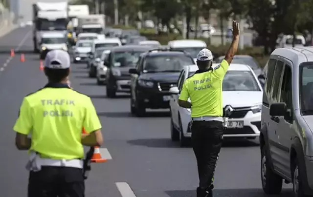 Trafik d&uuml;zenlemelerini i&ccedil;eren kanun teklifi, TBMM'de kabul edildi