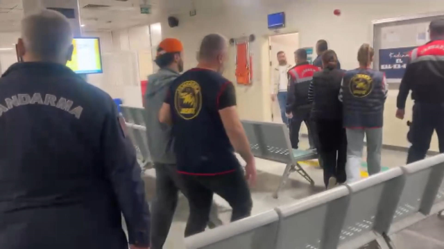 G&uuml;listan Doku dosyasını raftan indiren detay! Notta valinin oğlunun adı yazılıydı