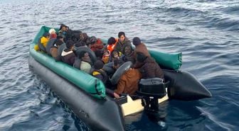 İzmir açıklarında 43 düzensiz göçmen yakalandı