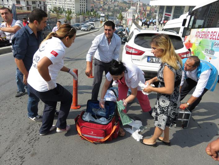 atasehir-de-sokak-ortasinda-kavga-2