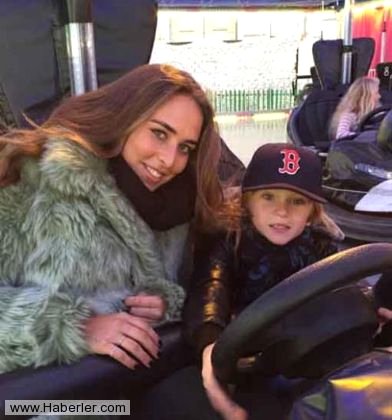 chloe-green-baba-parasiyla-gununu-gun-ediyor-10