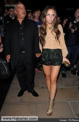 chloe-green-baba-parasiyla-gununu-gun-ediyor-14