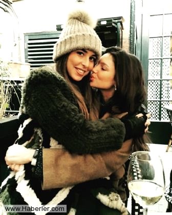 chloe-green-baba-parasiyla-gununu-gun-ediyor-20