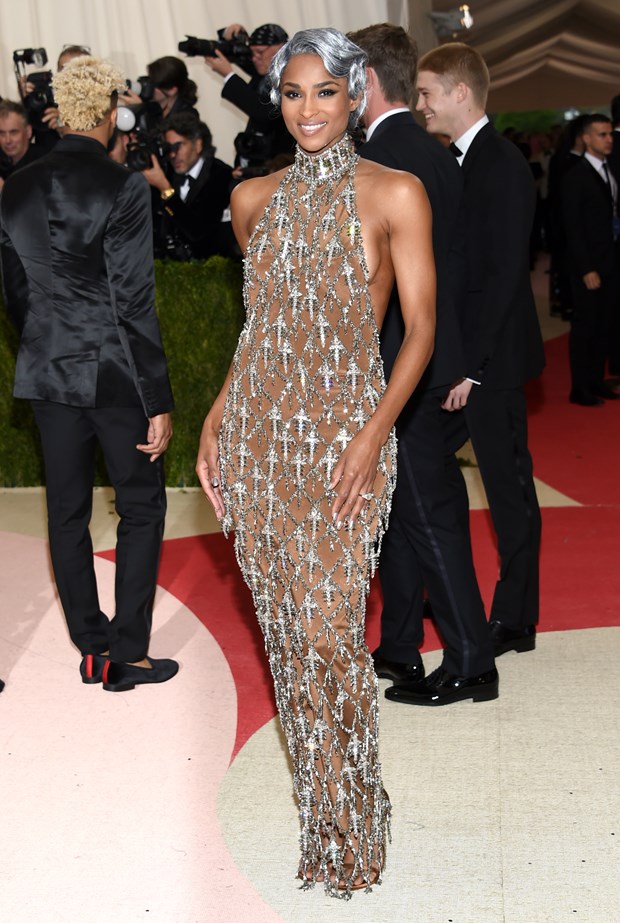 met-galasi-nda-dekolteler-yaristi-29