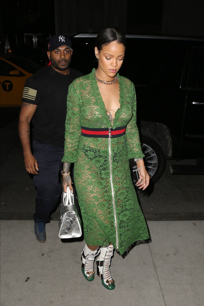 rihanna-neredeyse-ciplak--8