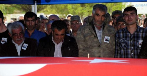 sehidin-tabutuna-tek-kursun-11