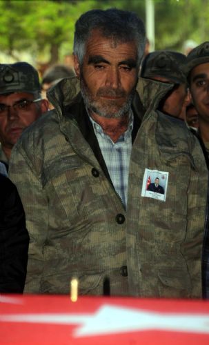 sehidin-tabutuna-tek-kursun-15