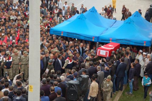 sehidin-tabutuna-tek-kursun-18