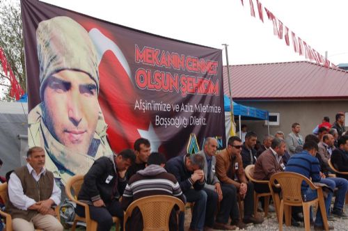 sehidin-tabutuna-tek-kursun-19