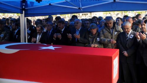 sehidin-tabutuna-tek-kursun-20