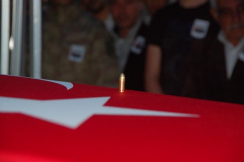 sehidin-tabutuna-tek-kursun-5