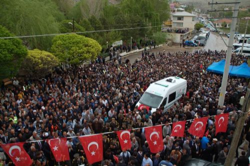 sehidin-tabutuna-tek-kursun-6