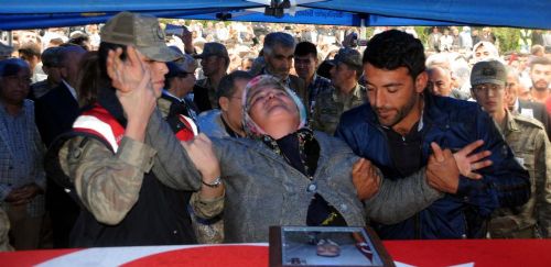 sehidin-tabutuna-tek-kursun-8