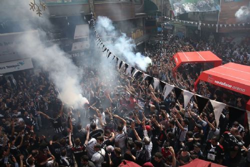 vodafone-arena-da-bayram-havasi-16