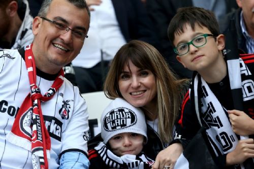 vodafone-arena-da-bayram-havasi-44