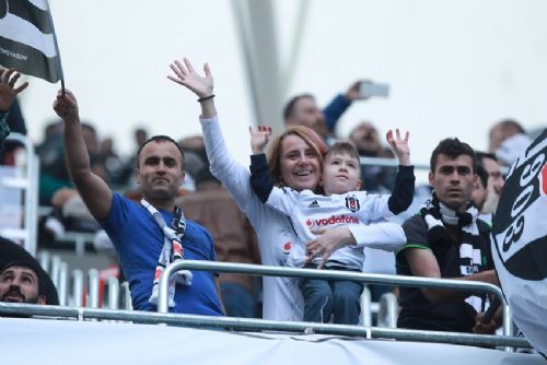 vodafone-arena-da-bayram-havasi-51