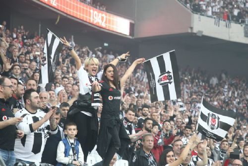 vodafone-arena-da-bayram-havasi-66